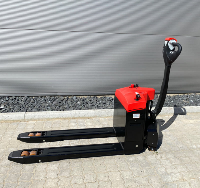 1200 kg electric stacker with triplex mast