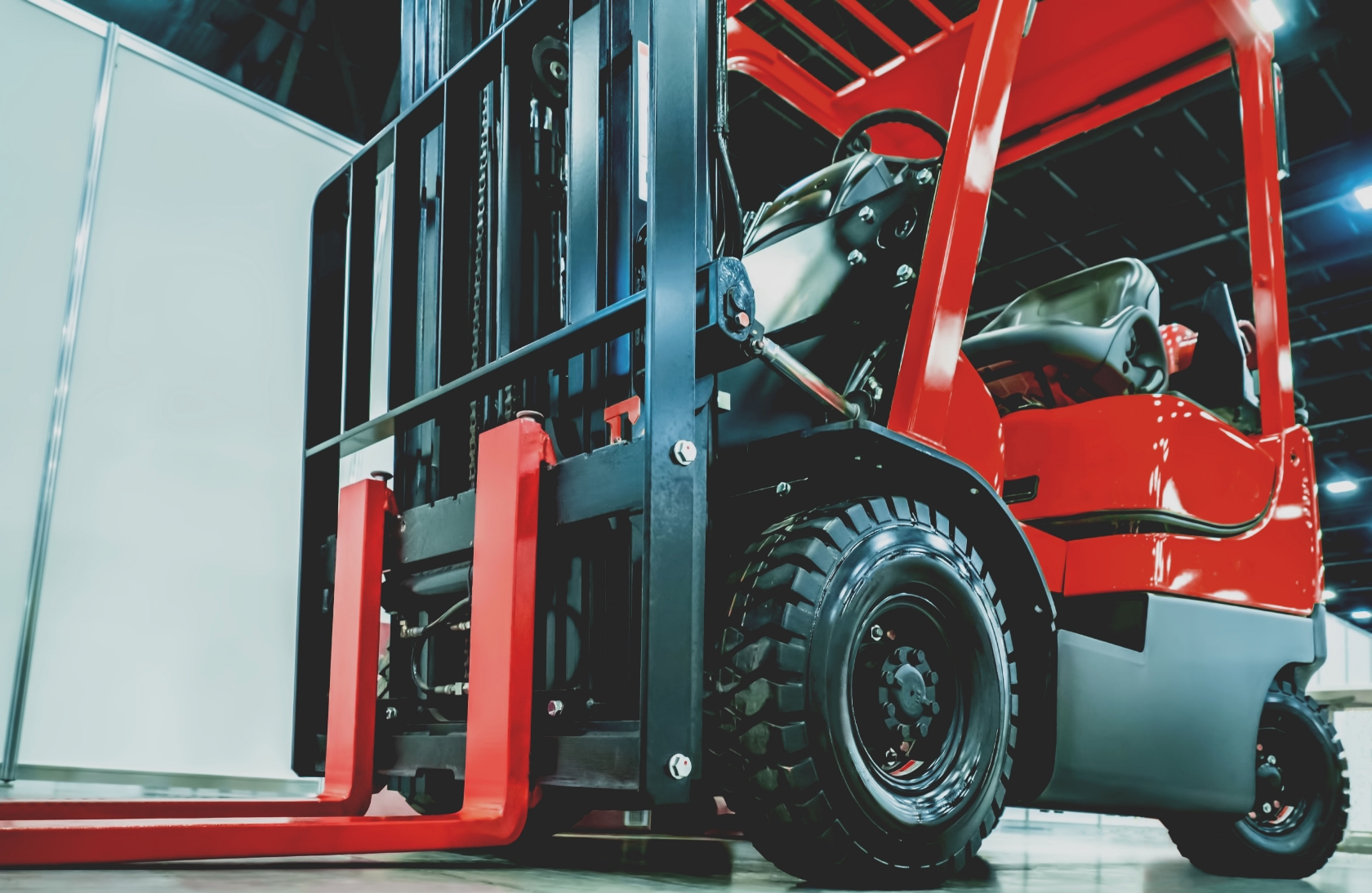 Conmas – your supplier of trucks, lifts, pallet jacks and stackers